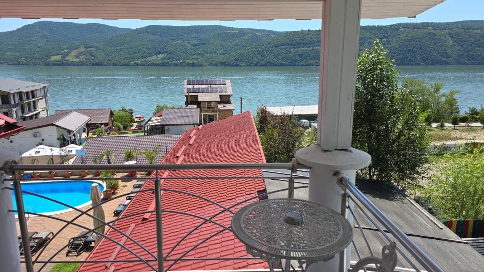 Hotel Casa Marina à Ieşelniţa Extérieur photo