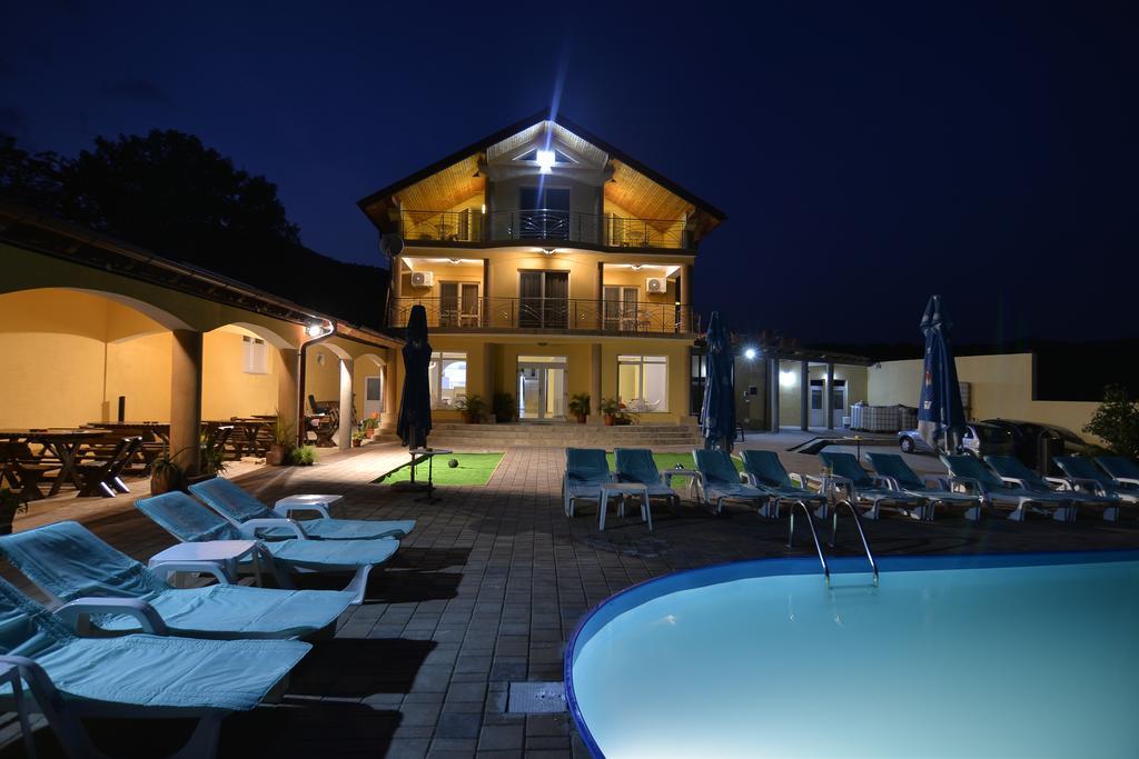 Hotel Casa Marina à Ieşelniţa Extérieur photo
