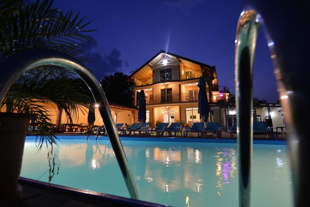 Hotel Casa Marina à Ieşelniţa Extérieur photo