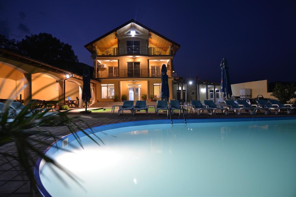 Hotel Casa Marina à Ieşelniţa Extérieur photo