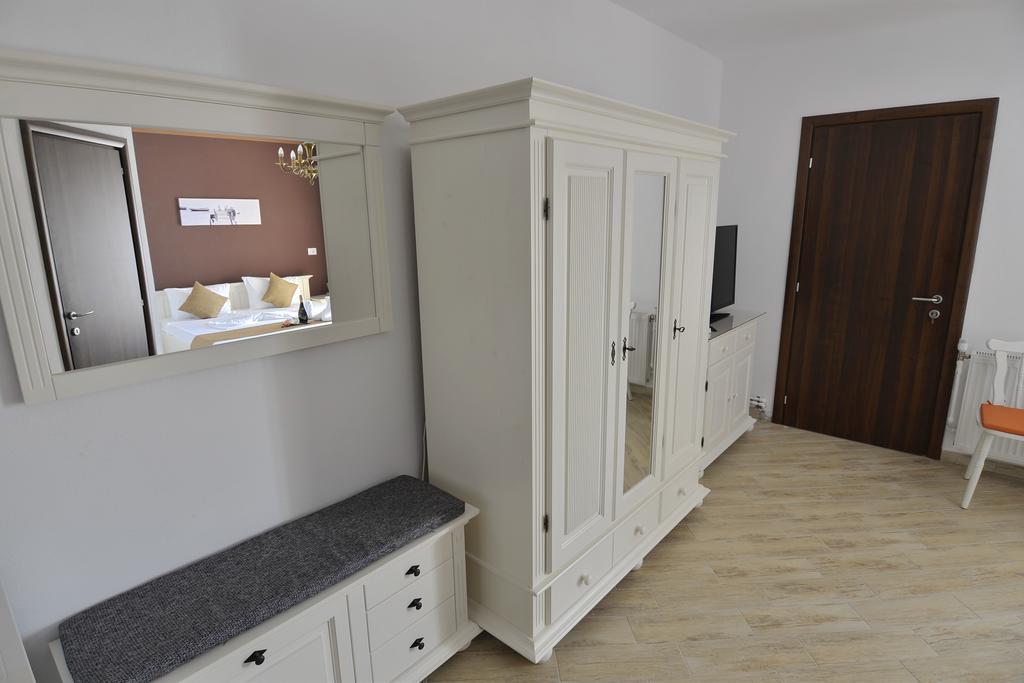 Hotel Casa Marina à Ieşelniţa Extérieur photo