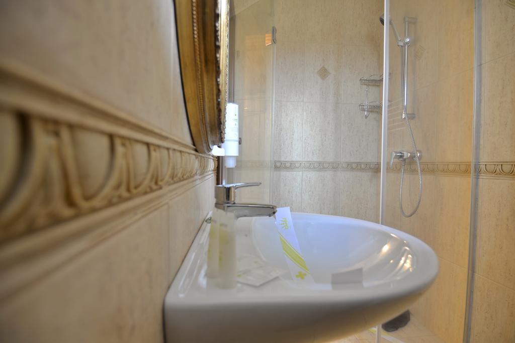 Hotel Casa Marina à Ieşelniţa Extérieur photo