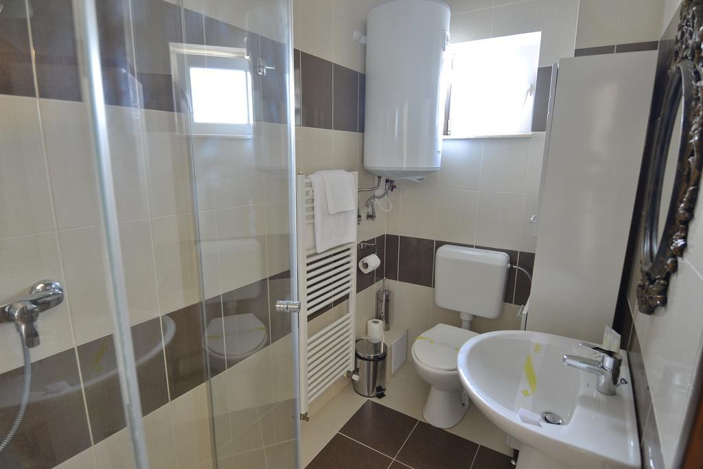 Hotel Casa Marina à Ieşelniţa Extérieur photo