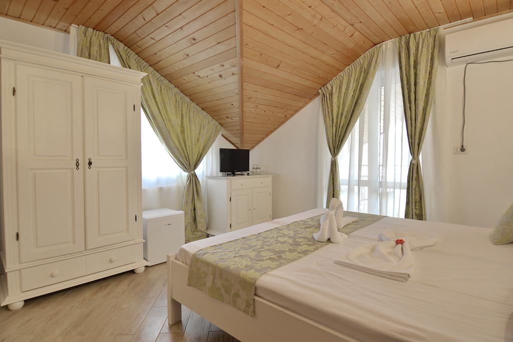 Hotel Casa Marina à Ieşelniţa Extérieur photo